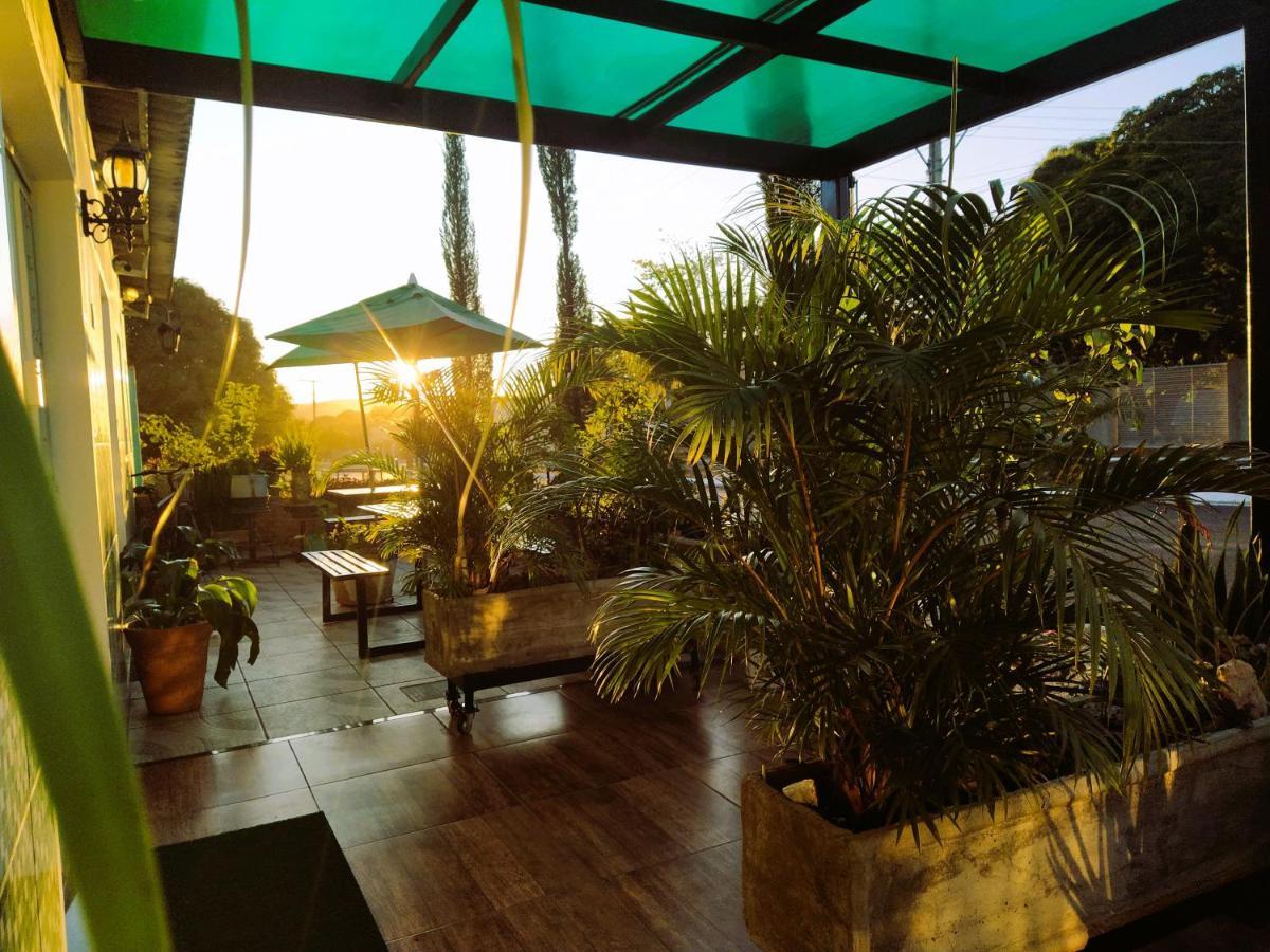Hotel Recanto Verde Teresina de Goias エクステリア 写真